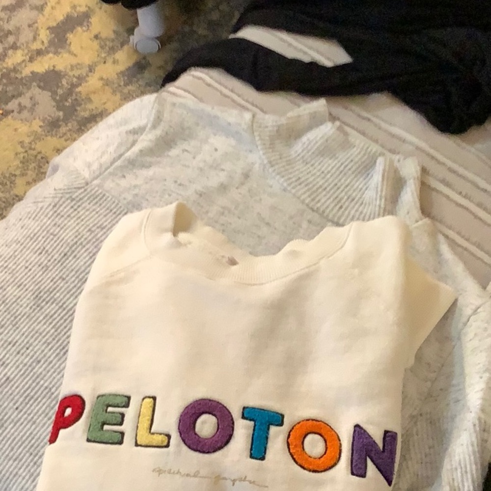 Pelaton 2 Dots Sleeve & Micheal Stars Top